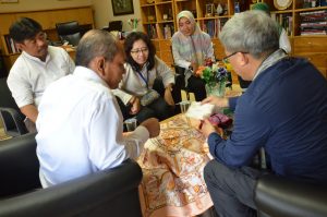 Kepala Museum Nasional Indonesia berdiskusi