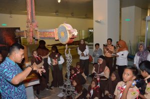 Menjelang Ujian Akhir Semester, Museum Nasional Ramai dikunjungi Siswa