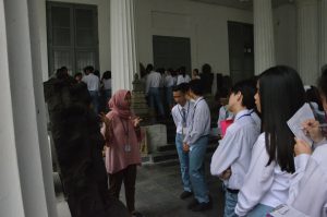 Pemberian materi koleksi gedung arca Museum Nasional