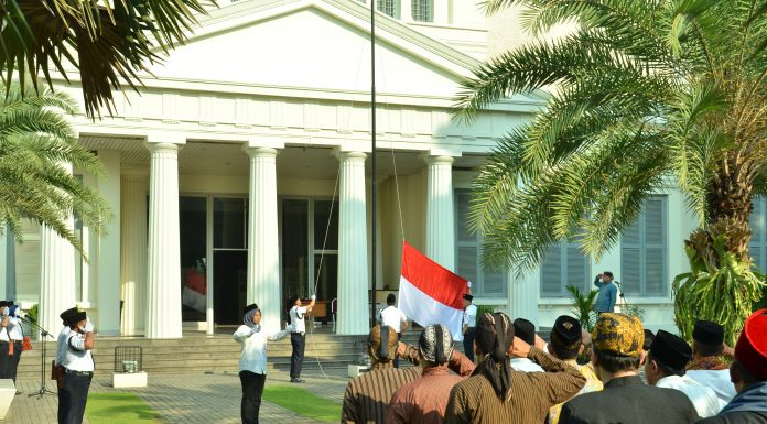 Upacara Bendera Memperingati Hari Pendidikan Nasional 2018