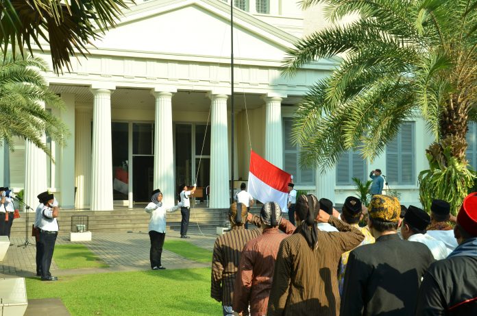 Upacara Bendera Memperingati Hari Pendidikan Nasional 2018