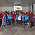 Foto_bersama_murid-murid_SLB_Kembar_Karya