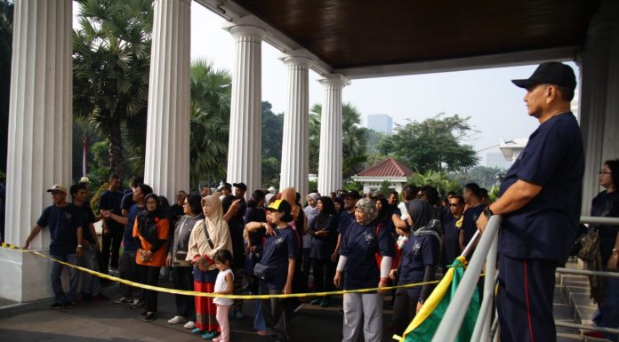 Kepala Museum Nasional melepas Jalan Santai Museum Nasional dalam rangka memperingati 241 tahun Museum Nasional (28/04)