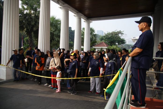 Kepala Museum Nasional melepas Jalan Santai Museum Nasional dalam rangka memperingati 241 tahun Museum Nasional (28/04)